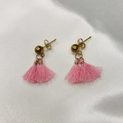 Boucles d'oreilles dorées pompons roses