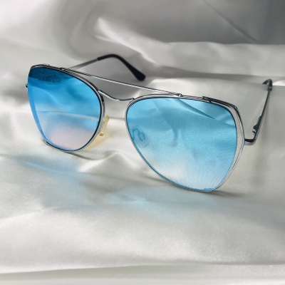 Lunettes de soleil bleues monture argentée